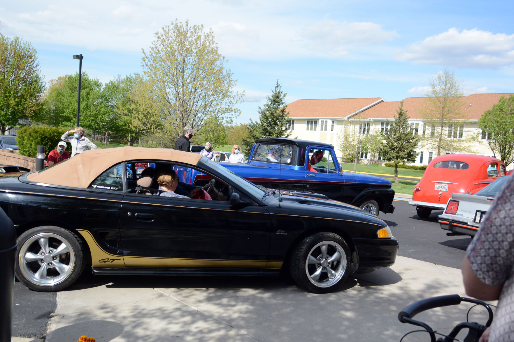 Oak Park Place classic car parade